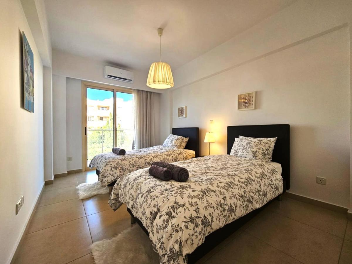 Elysia Park Apartments Paphos Esterno foto