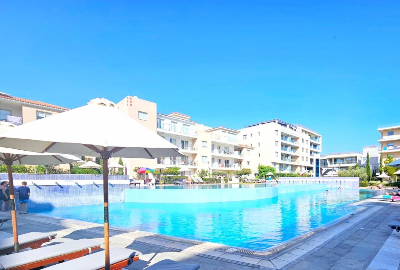 Elysia Park Apartments Paphos Esterno foto