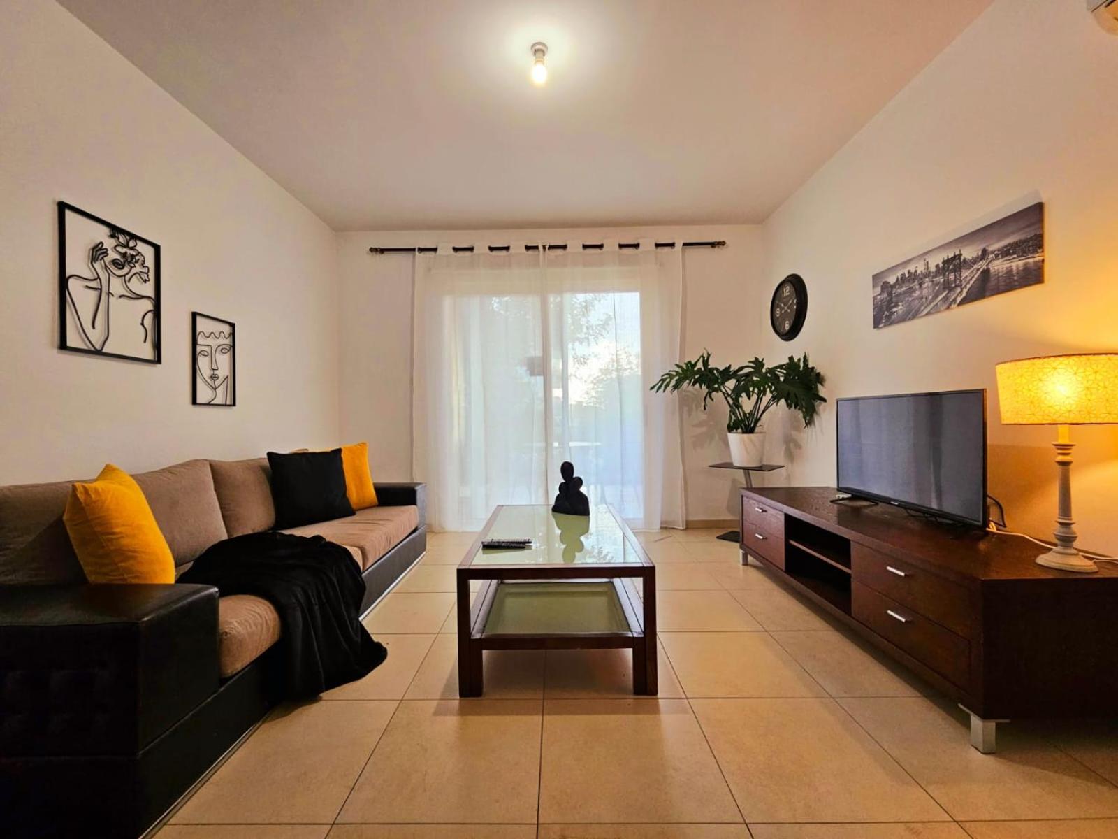 Elysia Park Apartments Paphos Esterno foto