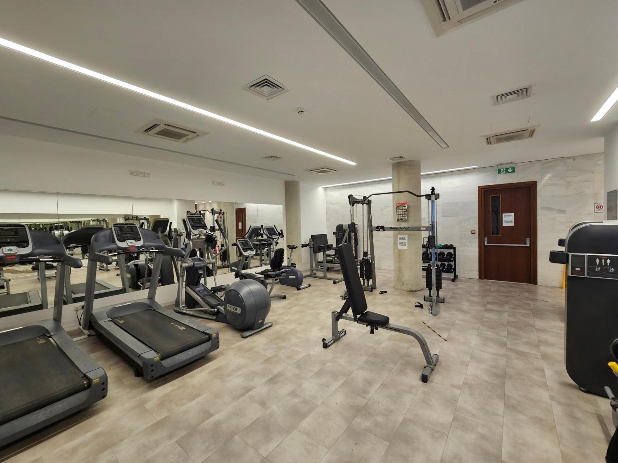 Elysia Park Apartments Paphos Esterno foto