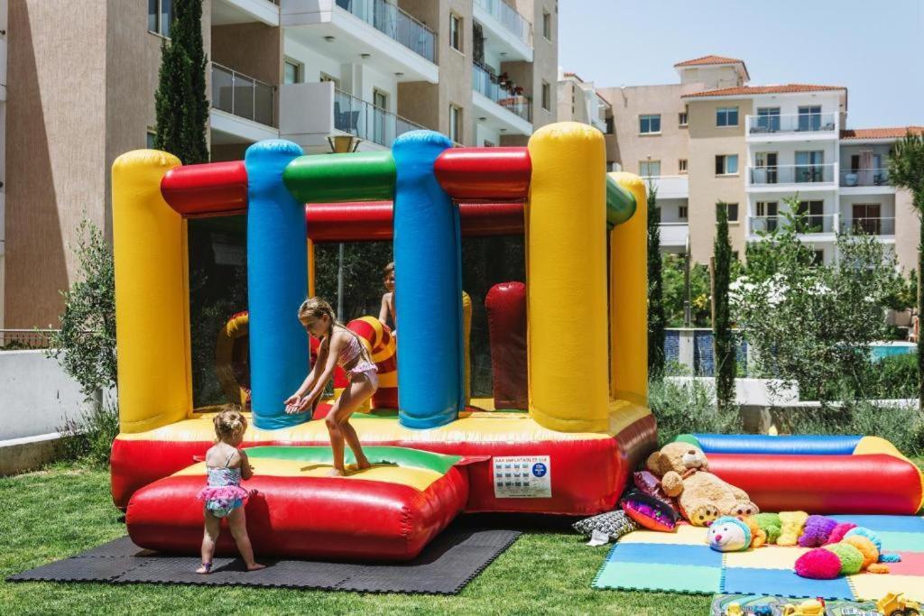 Elysia Park Apartments Paphos Esterno foto