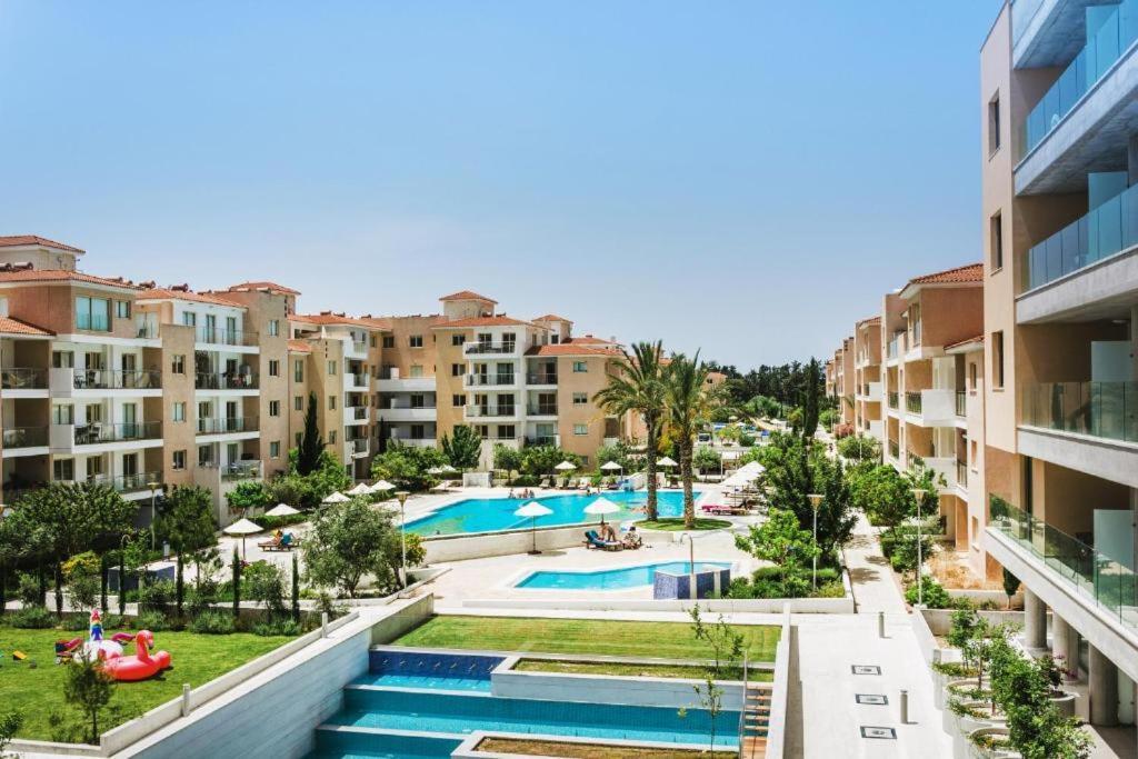 Elysia Park Apartments Paphos Esterno foto