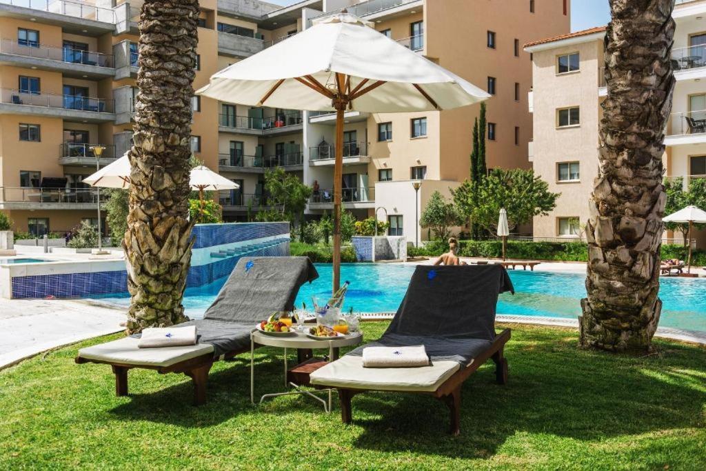 Elysia Park Apartments Paphos Esterno foto